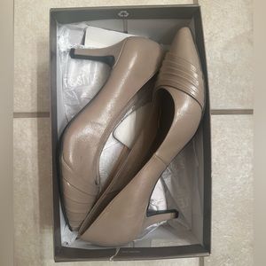 Life Stride Womens Soft System Stacy Slide on Pointed Toe Pumps Size 11M